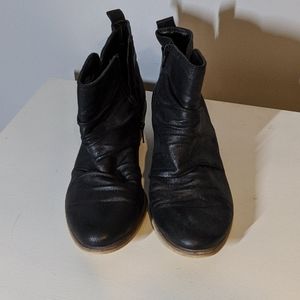 Bare Traps Bootie